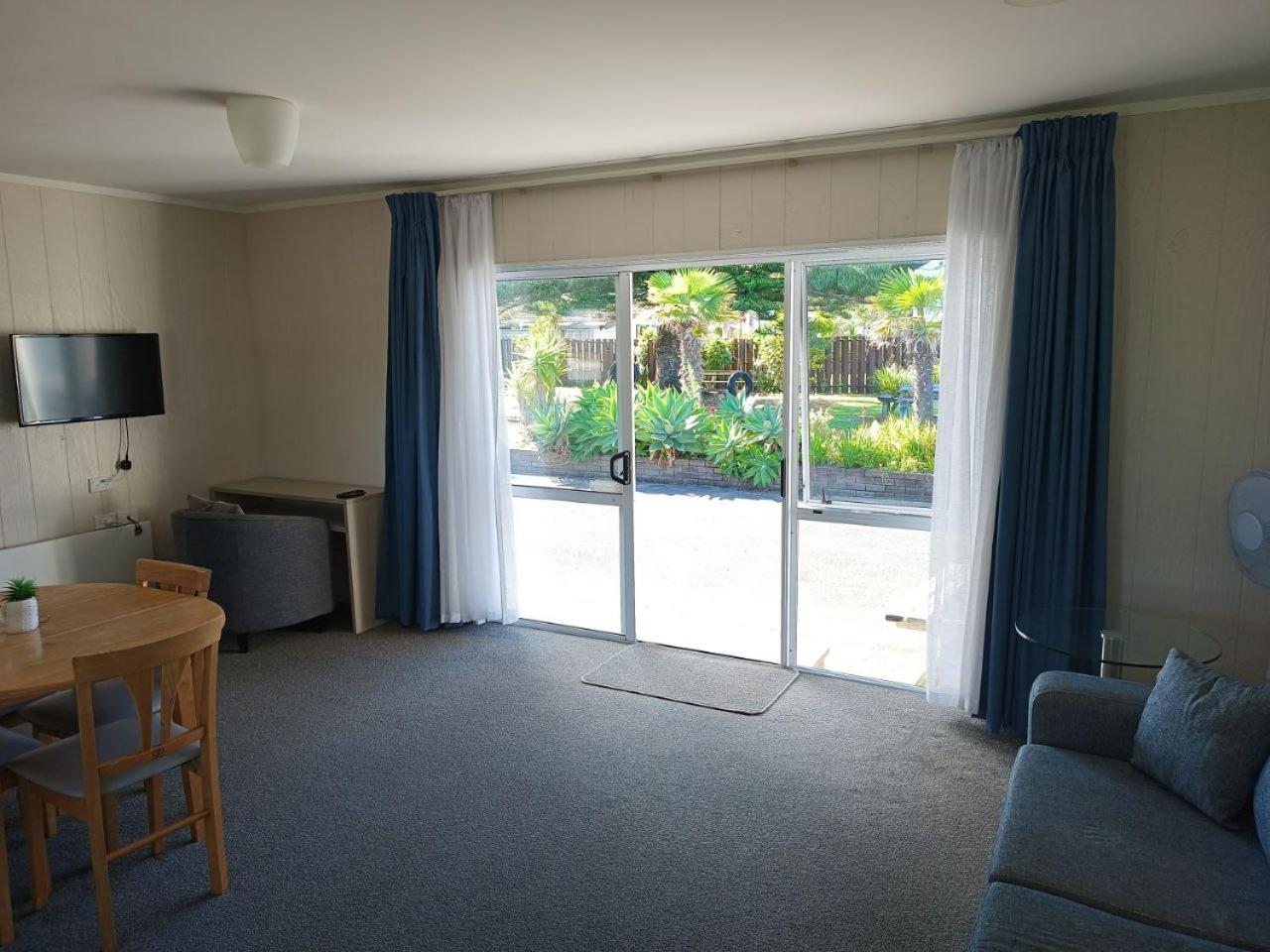 Beaches Motel Waihi Extérieur photo